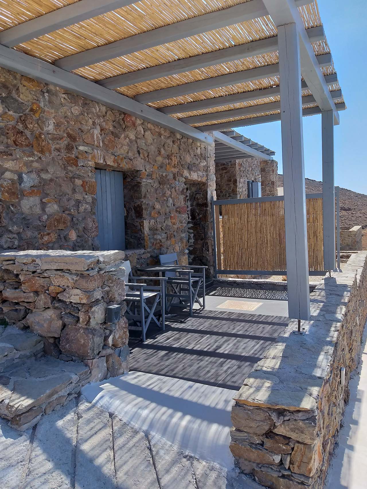 Kochili and Glaros studios in Cape Suites Kythnos