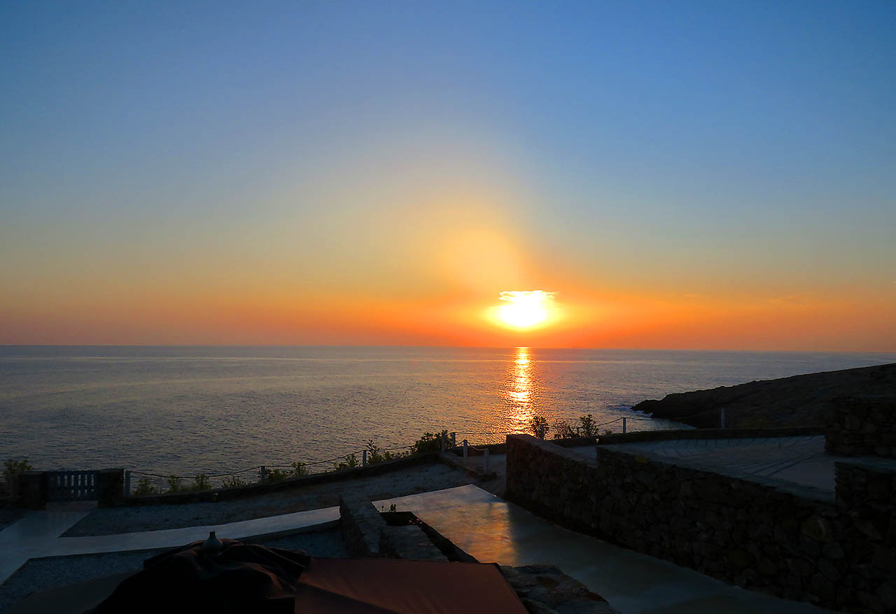 The sunset at Cape Suites in Kythnos is a unique experience