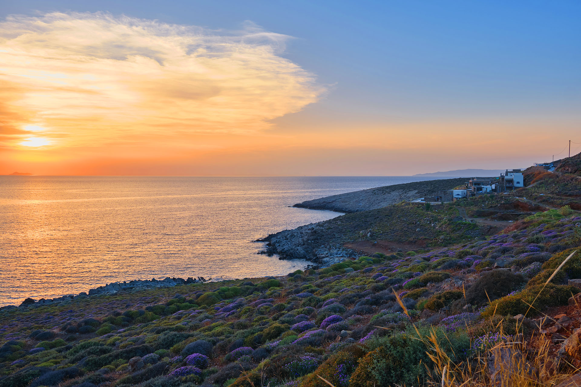 Ηλιοβασίλεμα στην Κύθνο, πλησιάζοντας στο Cape Suites