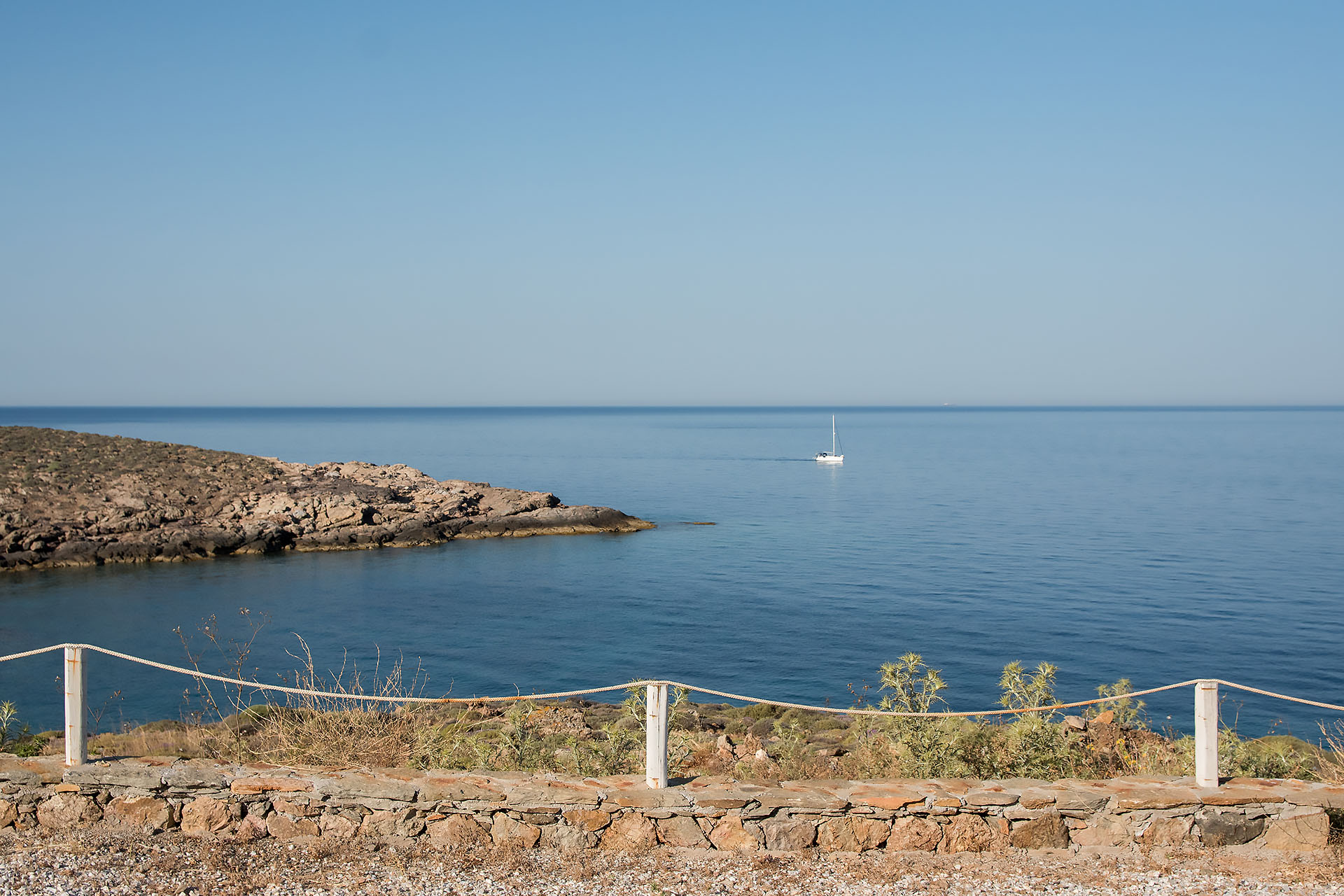 Θέα στη θάλασσα τα δωμάτια Cape Suites στην Κύθνο