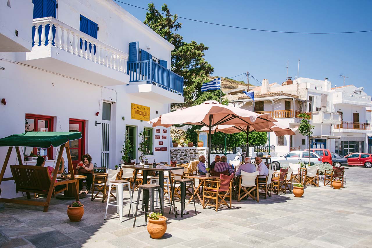 Έξοδος για καφέ ή ποτό στην Κύθνο στη γραφική Δρυοπίδα