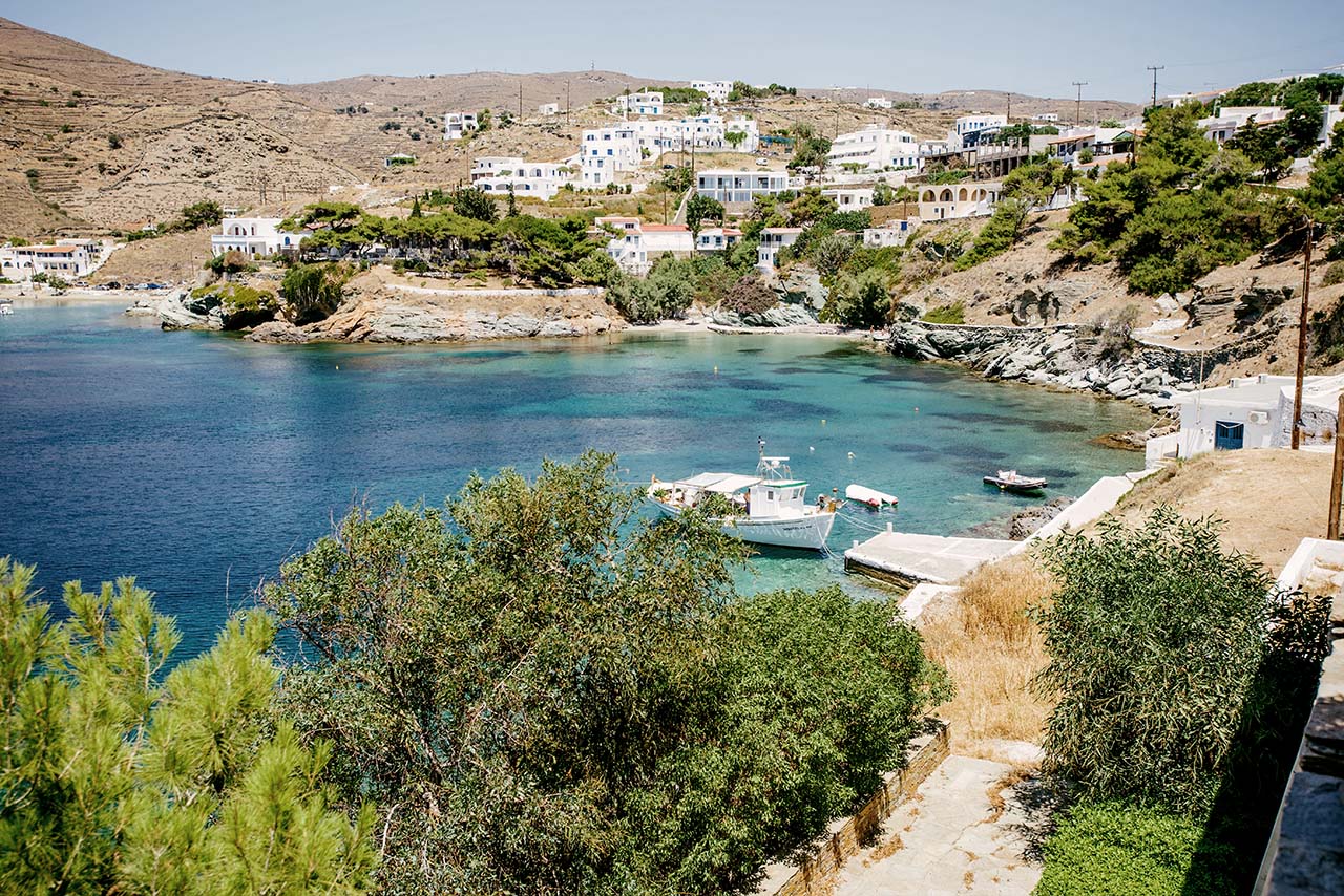 Η παραλία της Παναγιάς Κανάλας μέσα στο πράσινο