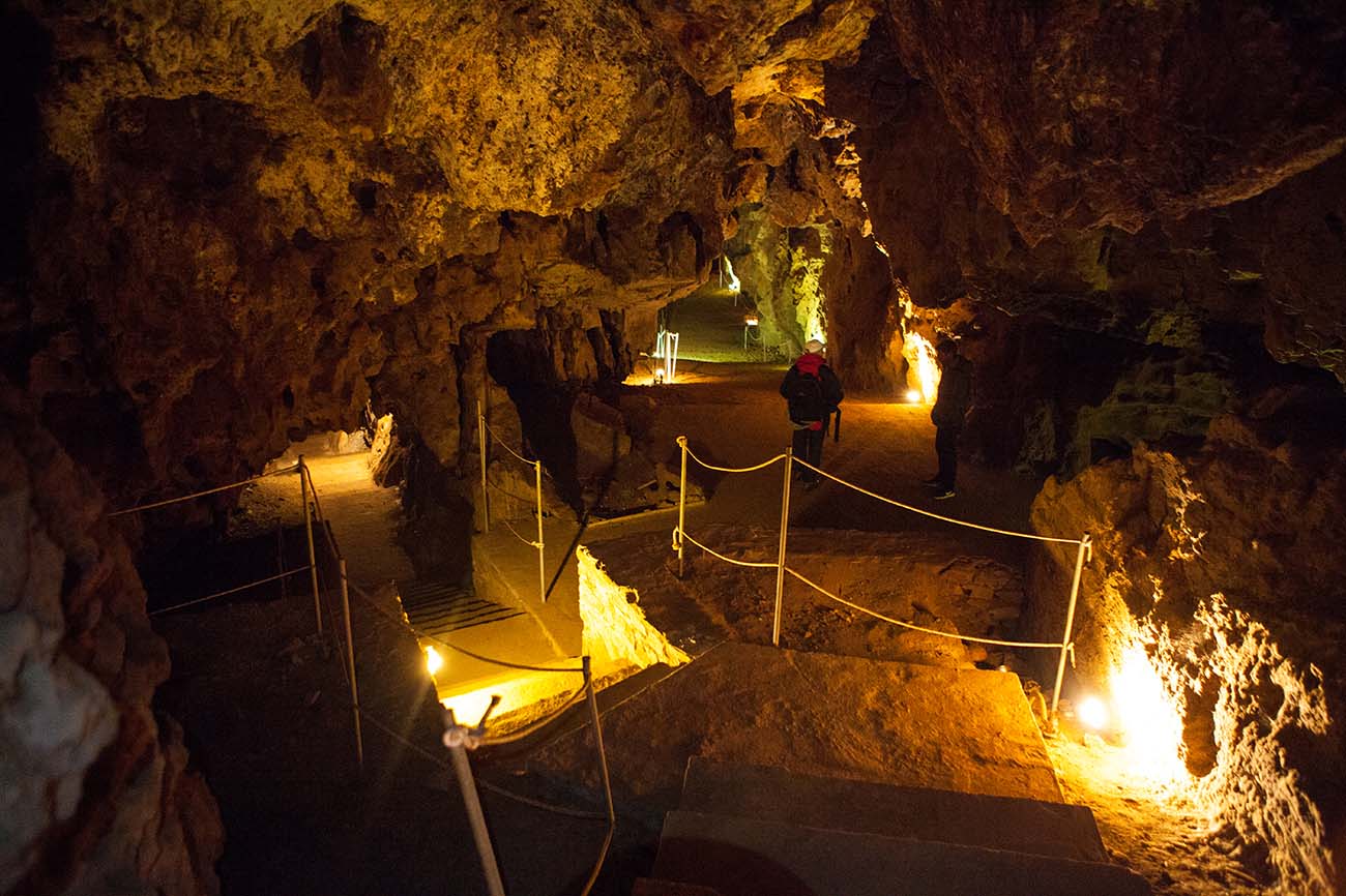 Στο σπήλαιο καταφύκι θα δείτε υπέροχους σχηματισμούς σταλακτιτών και σταλαγμιτών